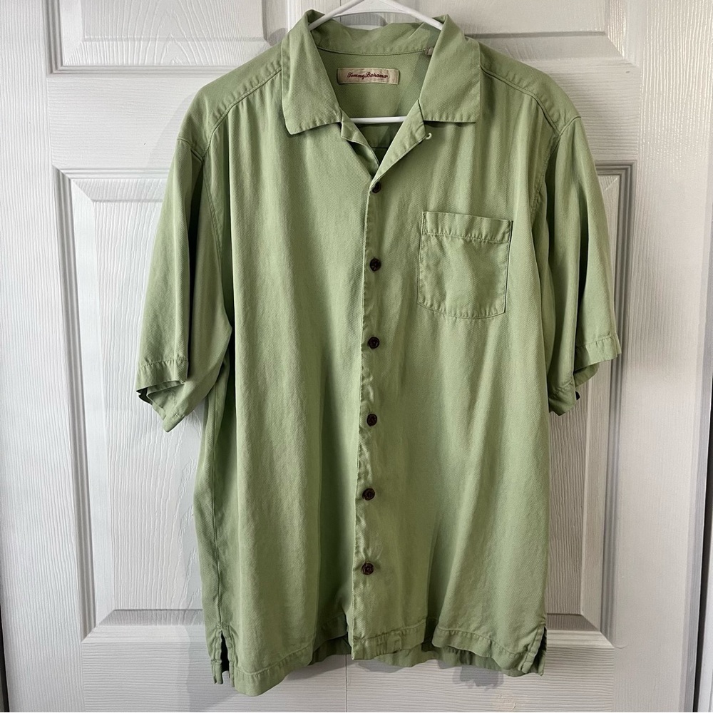 Tommy Bahama Shirt Men's Med Green 100% Silk Tropical Button Up Short Sleeves